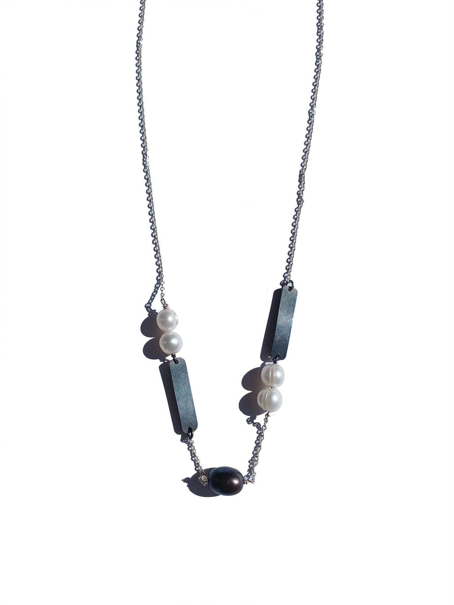Charcoal & White Pearl Chain 02