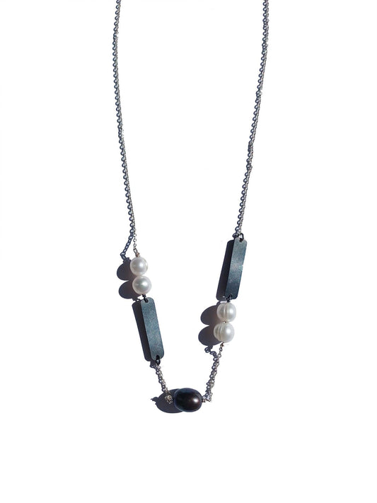 Charcoal & White Pearl Chain 02