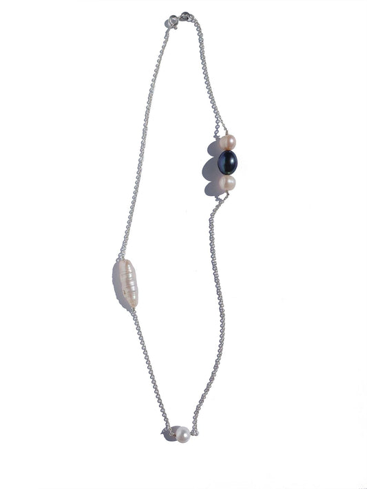 Many Pearls Necklace